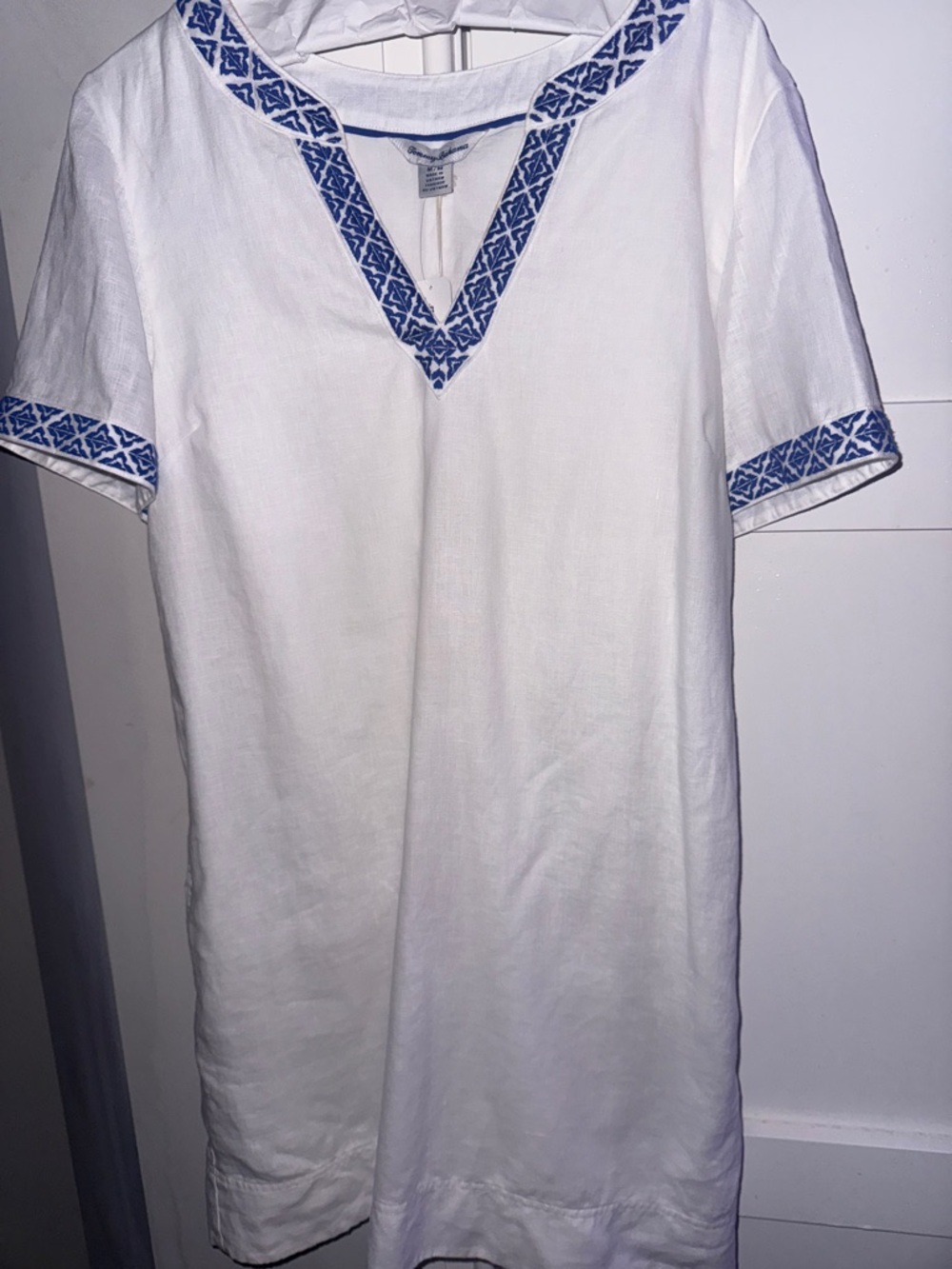 NWT Tommy Bahama White Short-Sleeve Tunic with Navy Geometric Trim